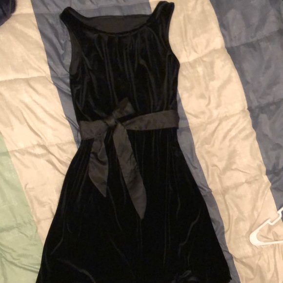 Black velvet dress! - Picture 1 of 5